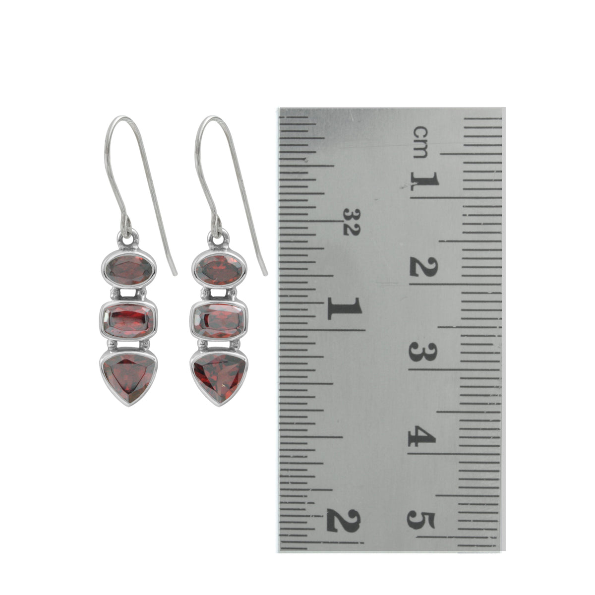 Silver Earring With 3 Garnet Facet