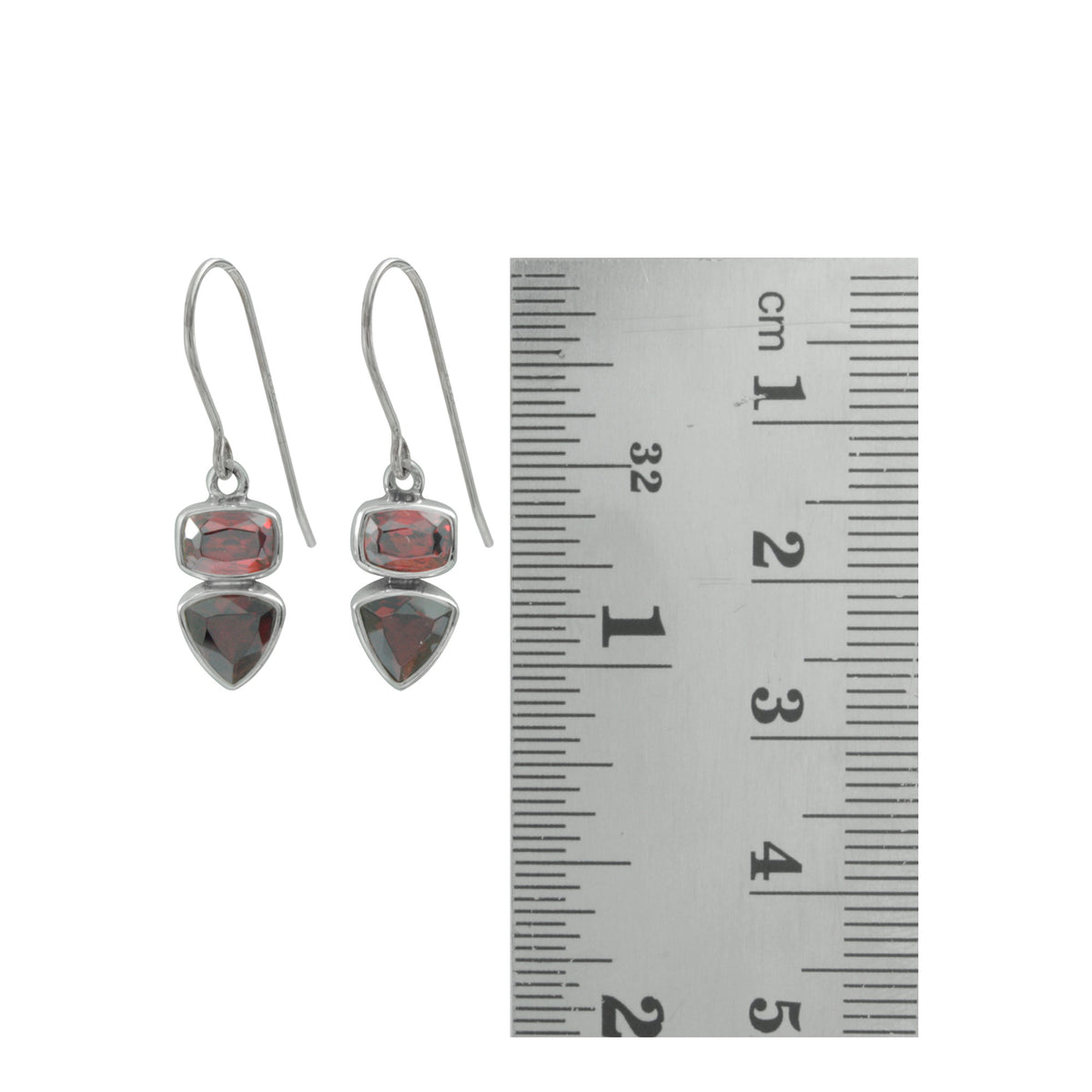 Silver Earring With 2 Garnet Facet
