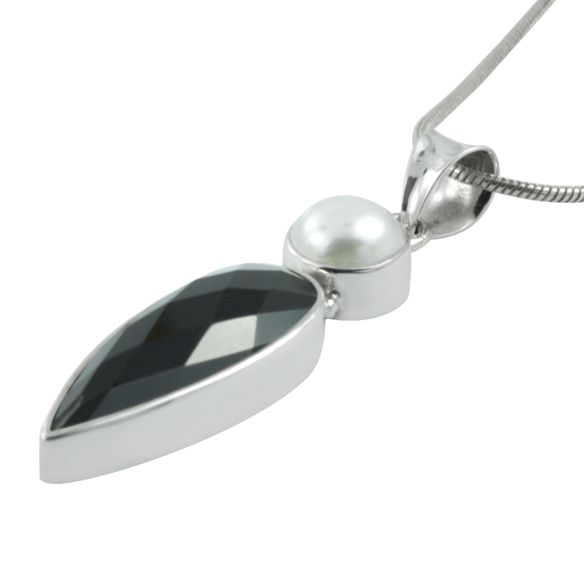 Simple Elagance Pearl and Onyx Pendant